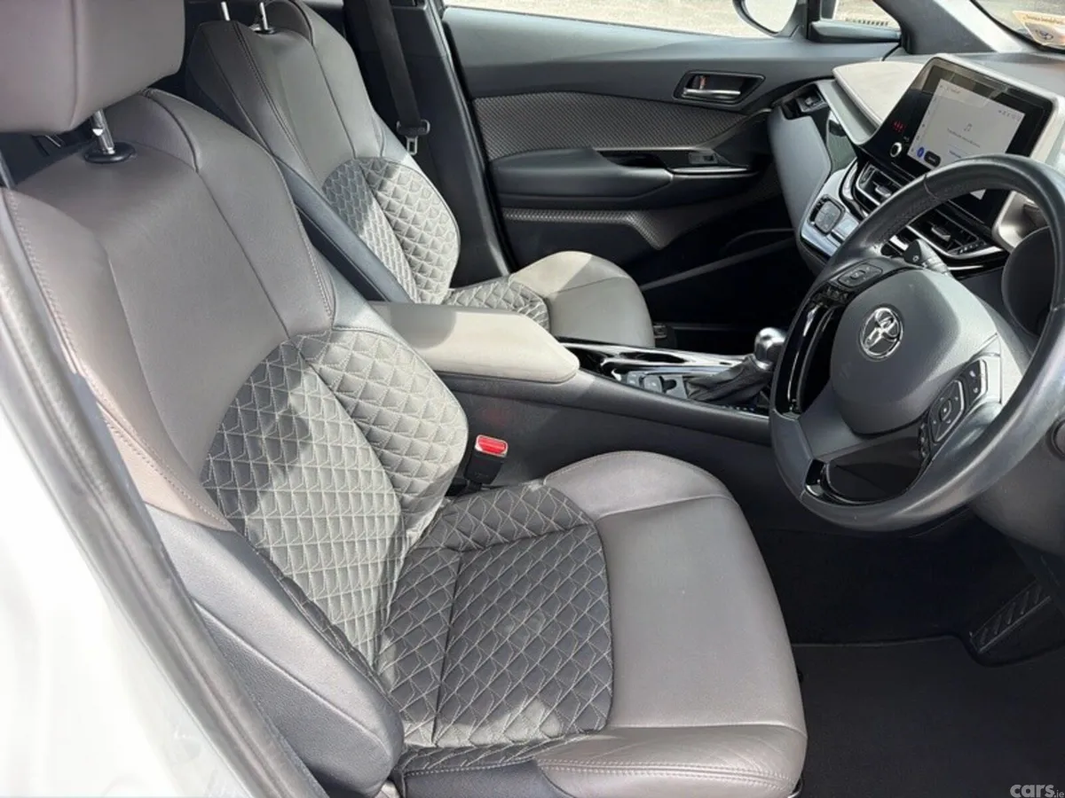 Toyota C-HR SUV, Petrol Hybrid, 2022, White