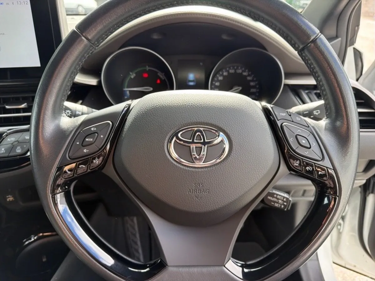 Toyota C-HR SUV, Petrol Hybrid, 2022, White