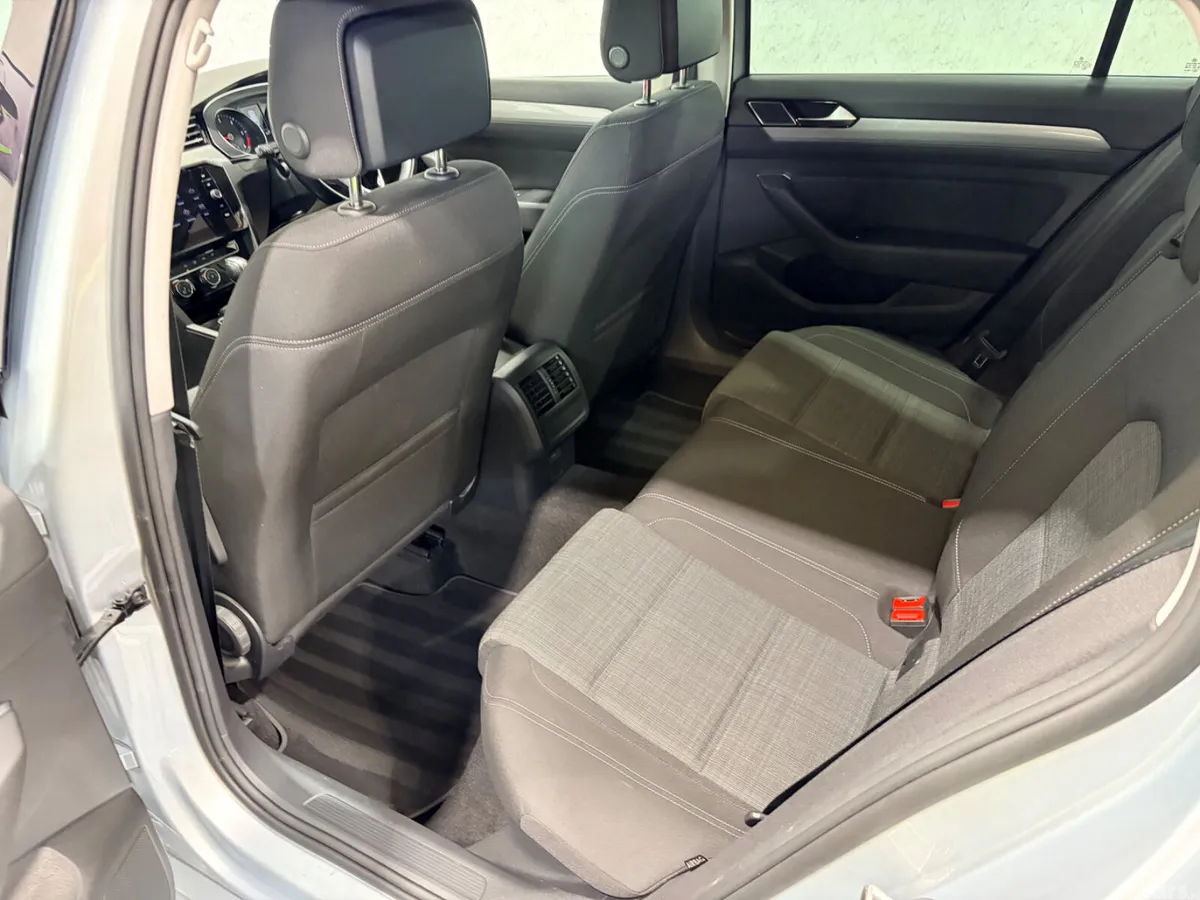 Volkswagen Passat Estate, Diesel, 2022, Silver