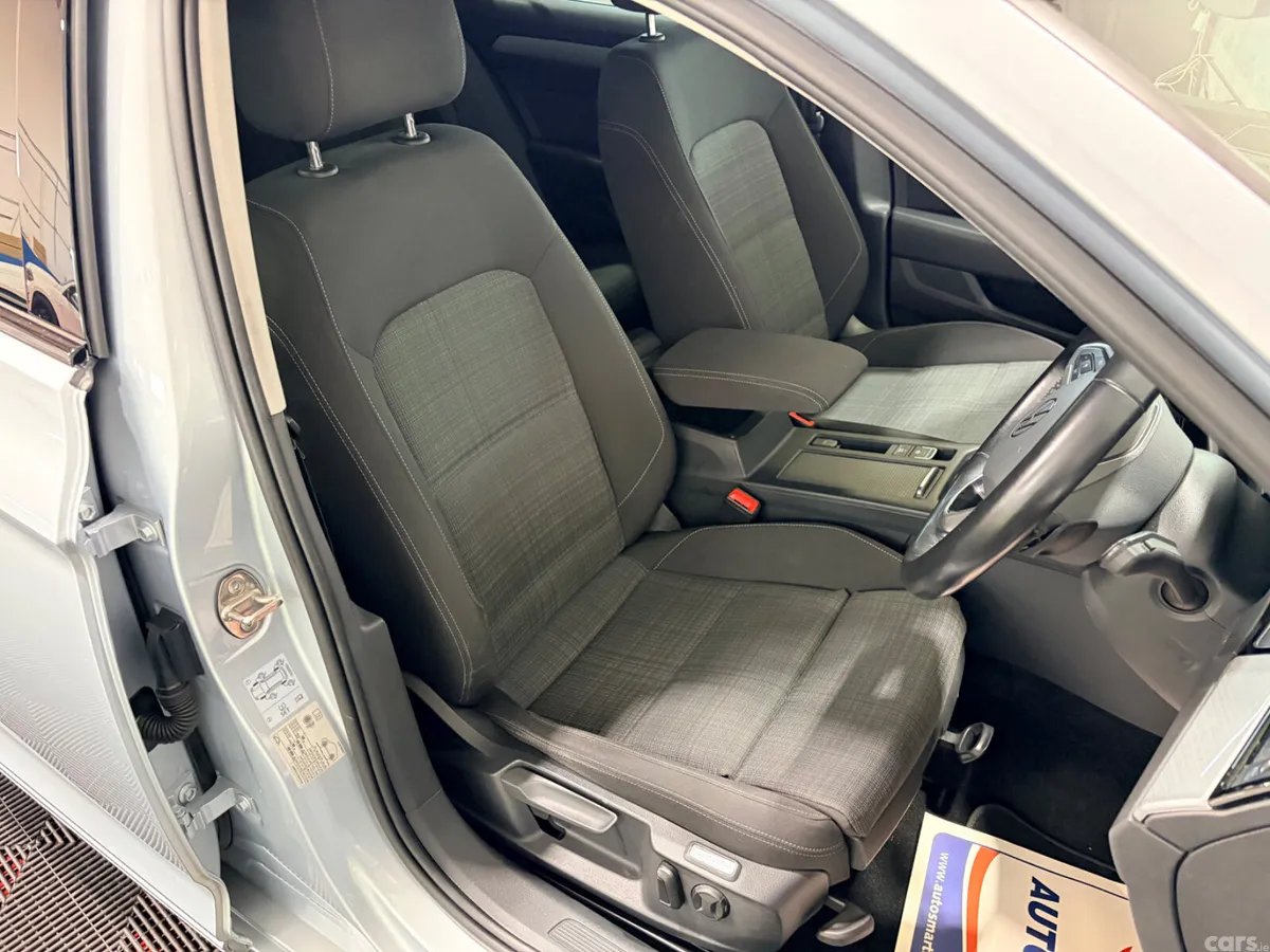 Volkswagen Passat Estate, Diesel, 2022, Silver