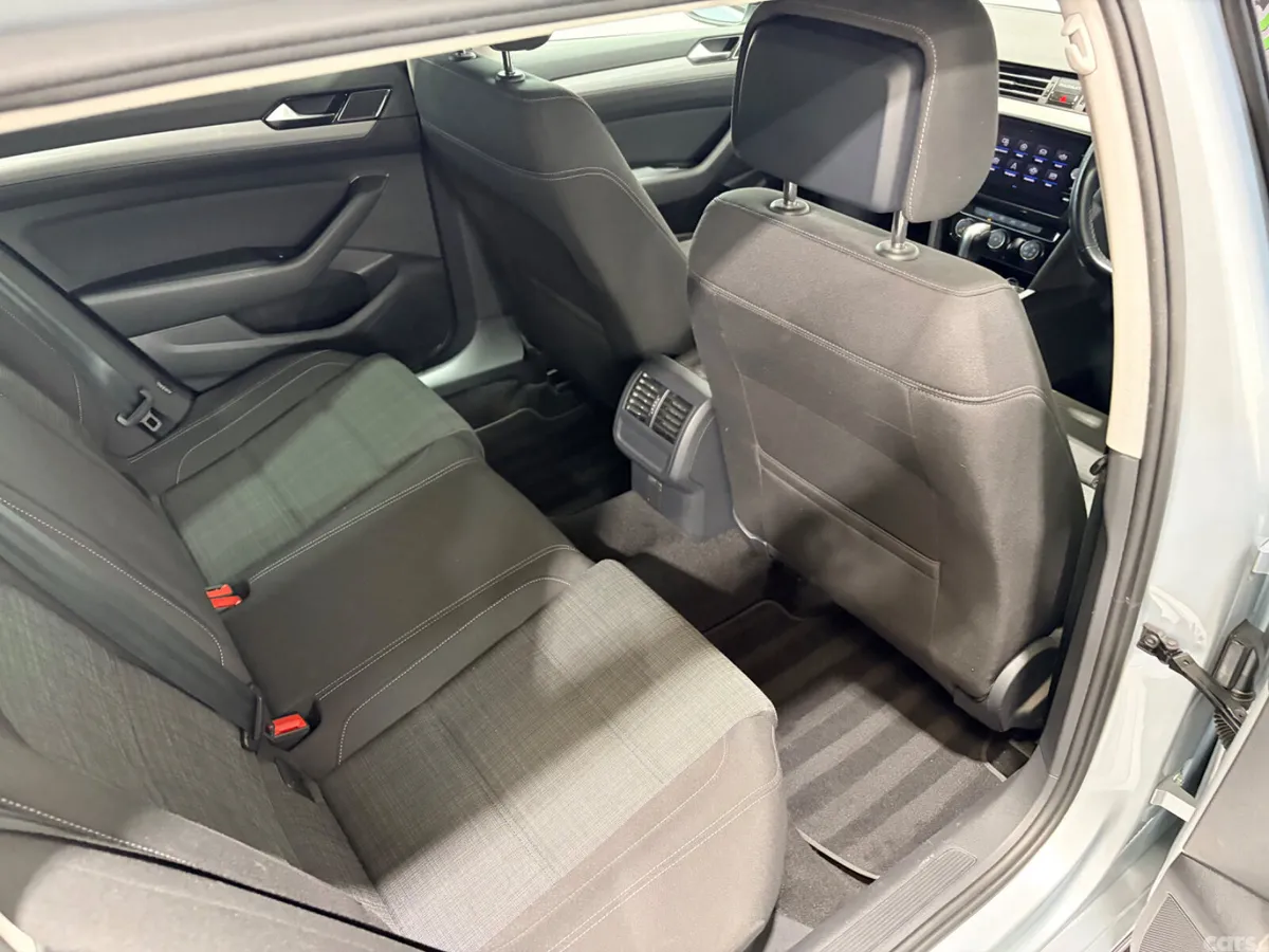 Volkswagen Passat Estate, Diesel, 2022, Silver