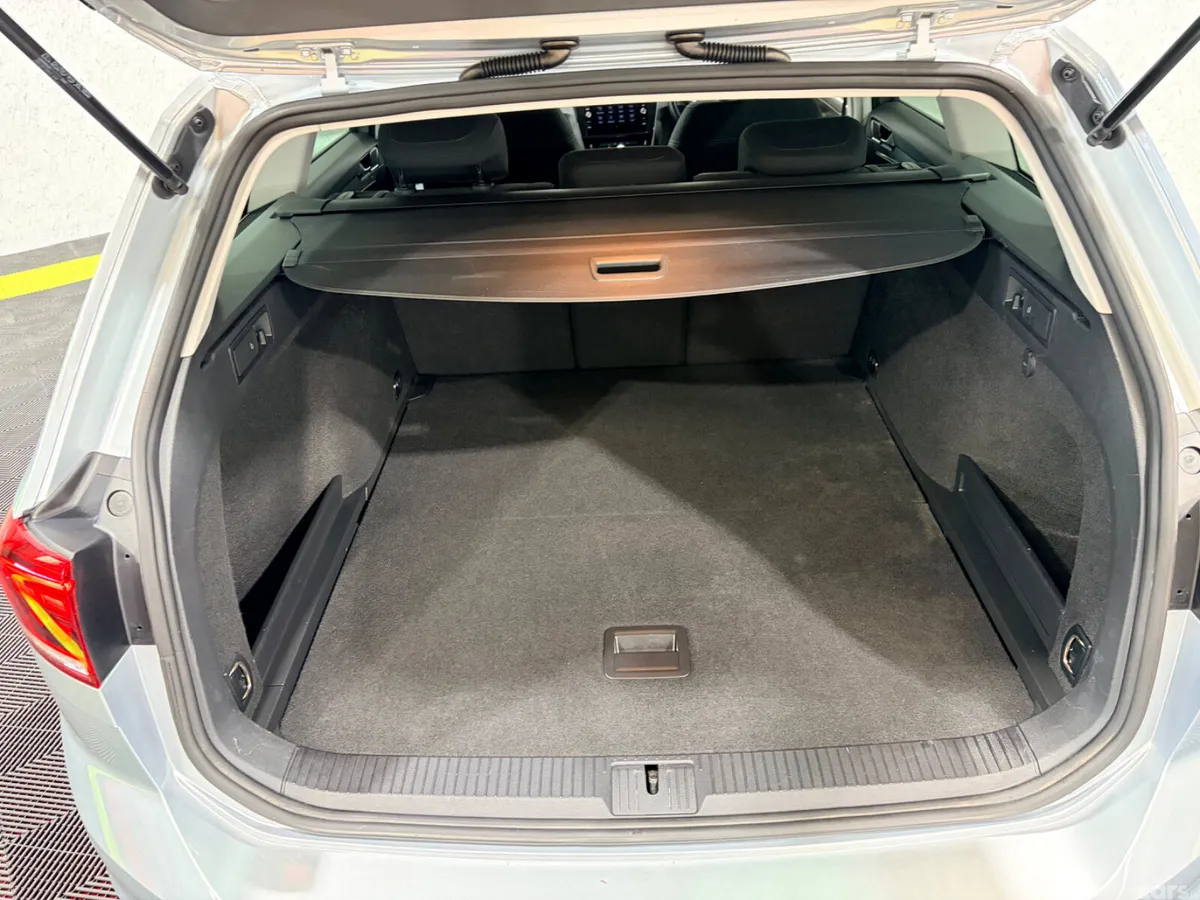 Volkswagen Passat Estate, Diesel, 2022, Silver