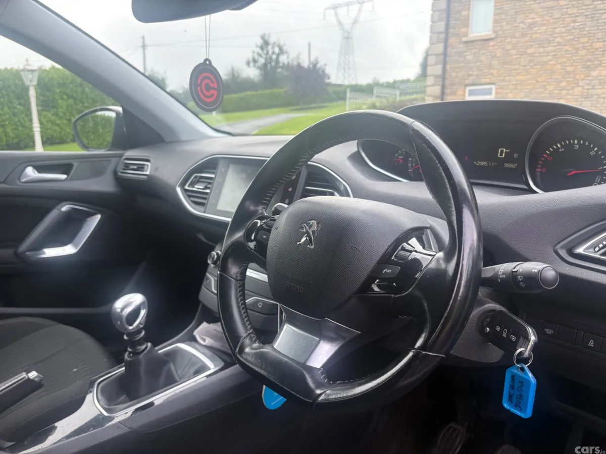 Peugeot 308 Hatchback, Diesel, 2016, White