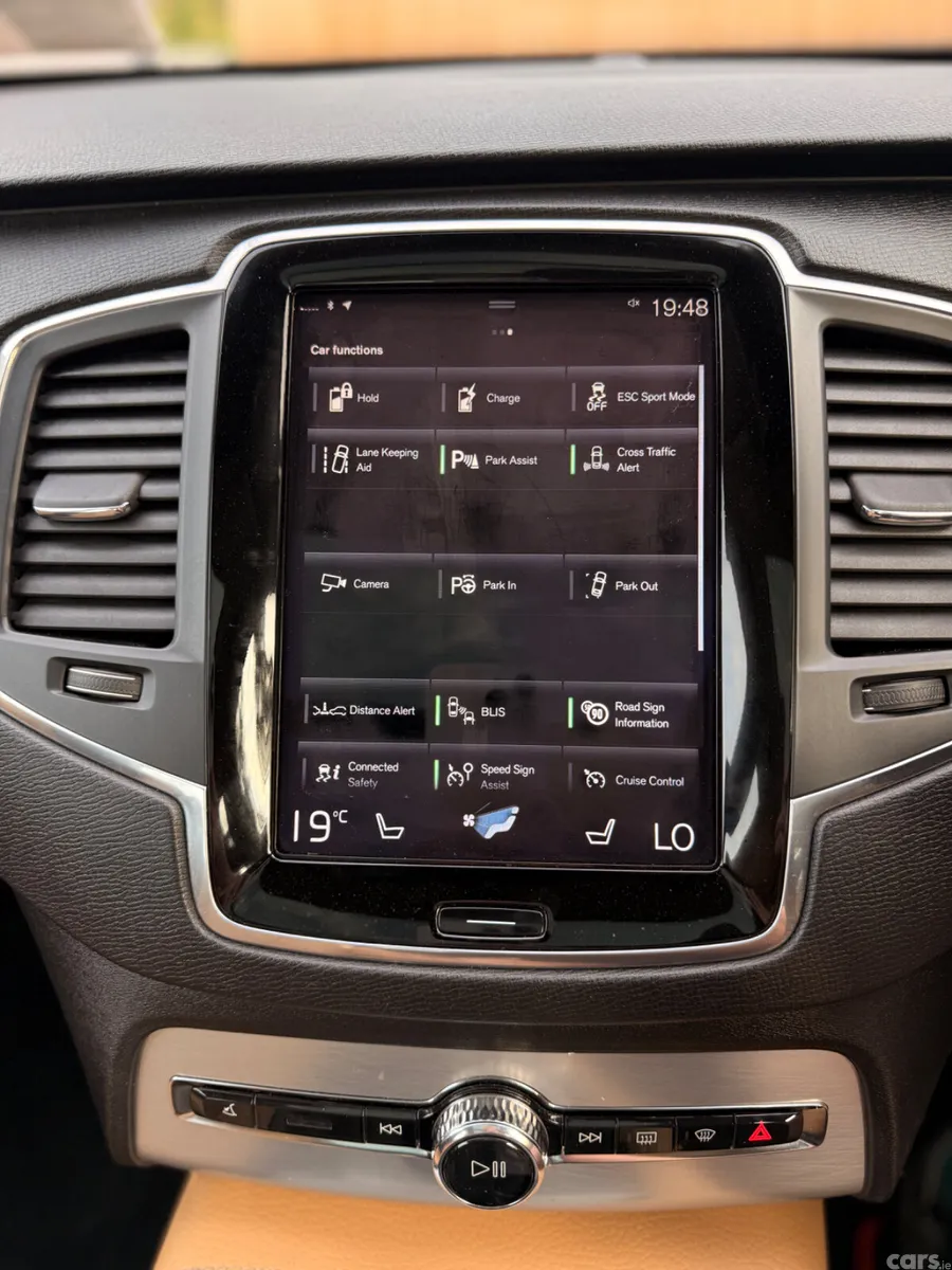 Volvo XC90 SUV, Petrol Plug-in Hybrid, 2016, Black