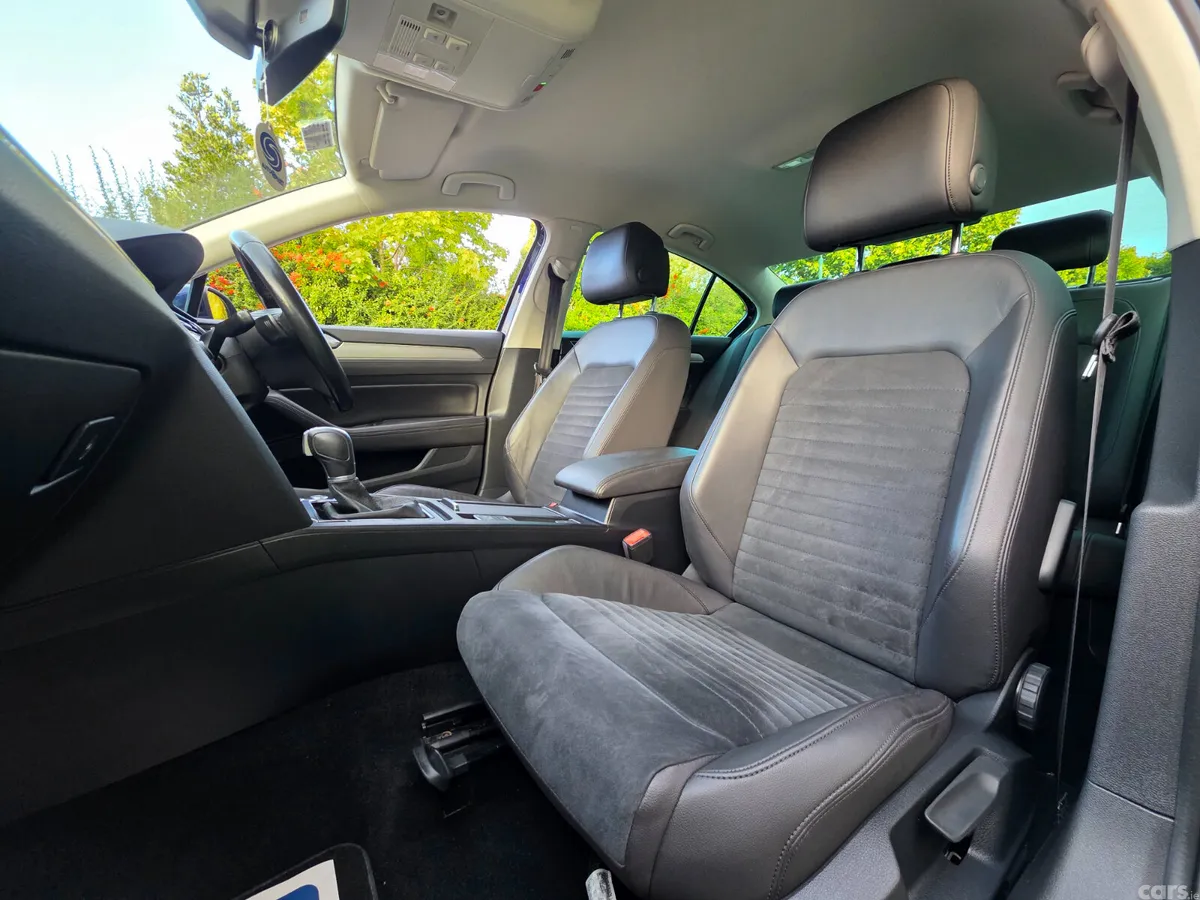 Volkswagen Passat Saloon, Diesel, 2020, Blue
