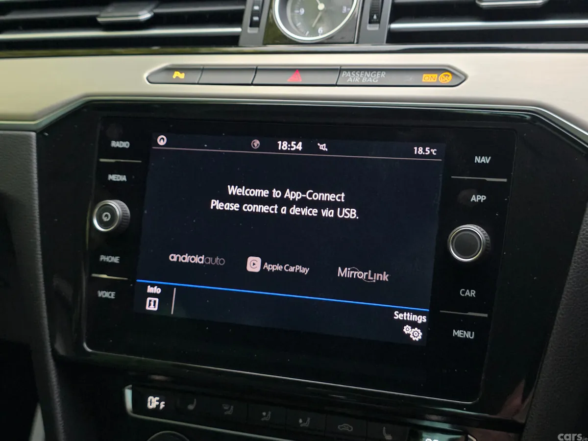 Volkswagen Passat Saloon, Diesel, 2020, Blue
