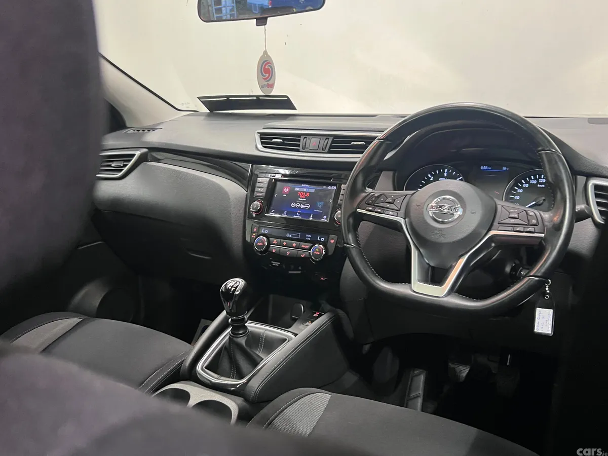 Nissan Qashqai MPV, Diesel, 2021, Grey