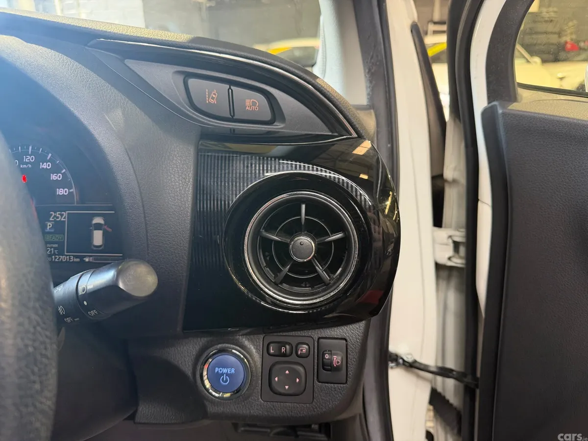 Toyota Vitz Hatchback, Petrol Hybrid, 2018, White