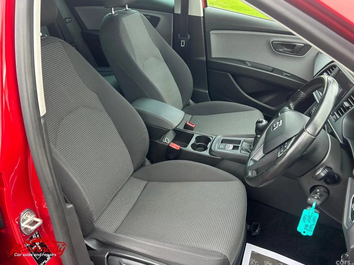 SEAT Leon Hatchback, Diesel, 2019, Red
