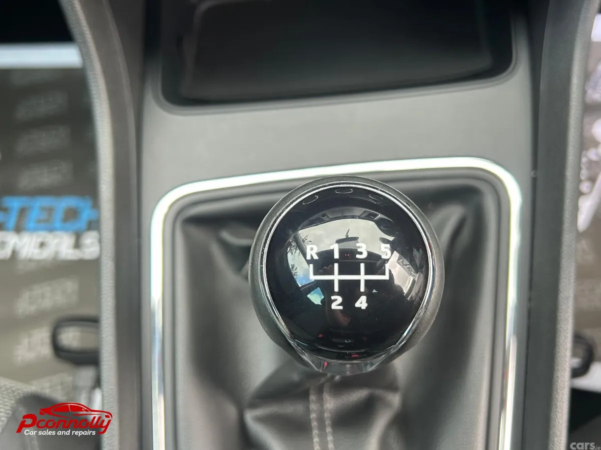 SEAT Leon Hatchback, Diesel, 2019, Red