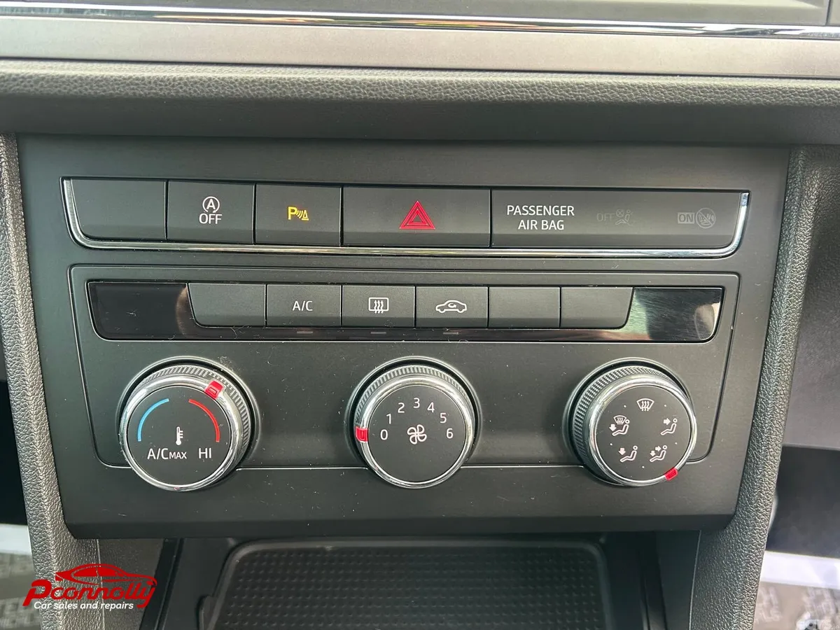 SEAT Leon Hatchback, Diesel, 2019, Red