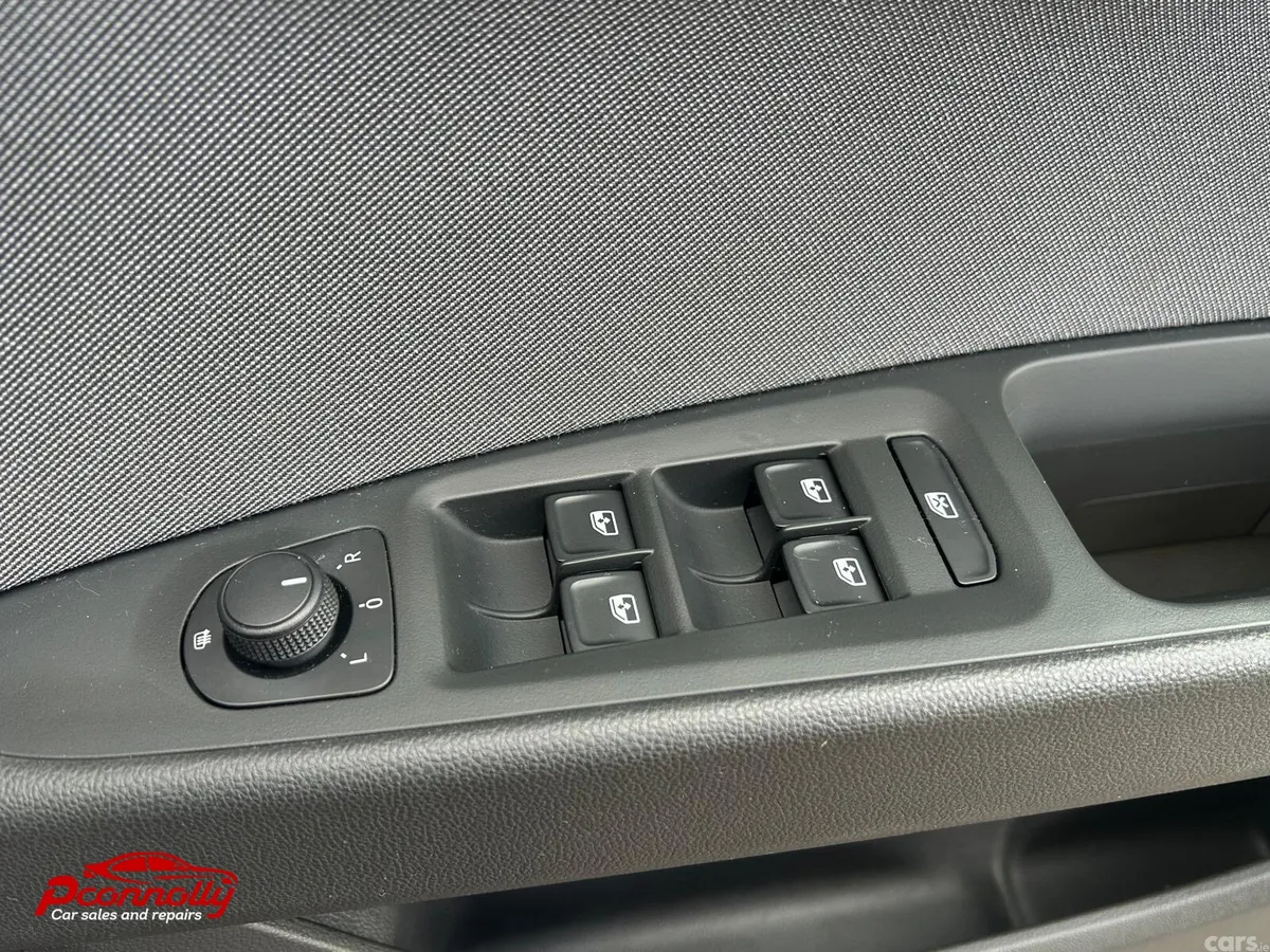 SEAT Leon Hatchback, Diesel, 2019, Red