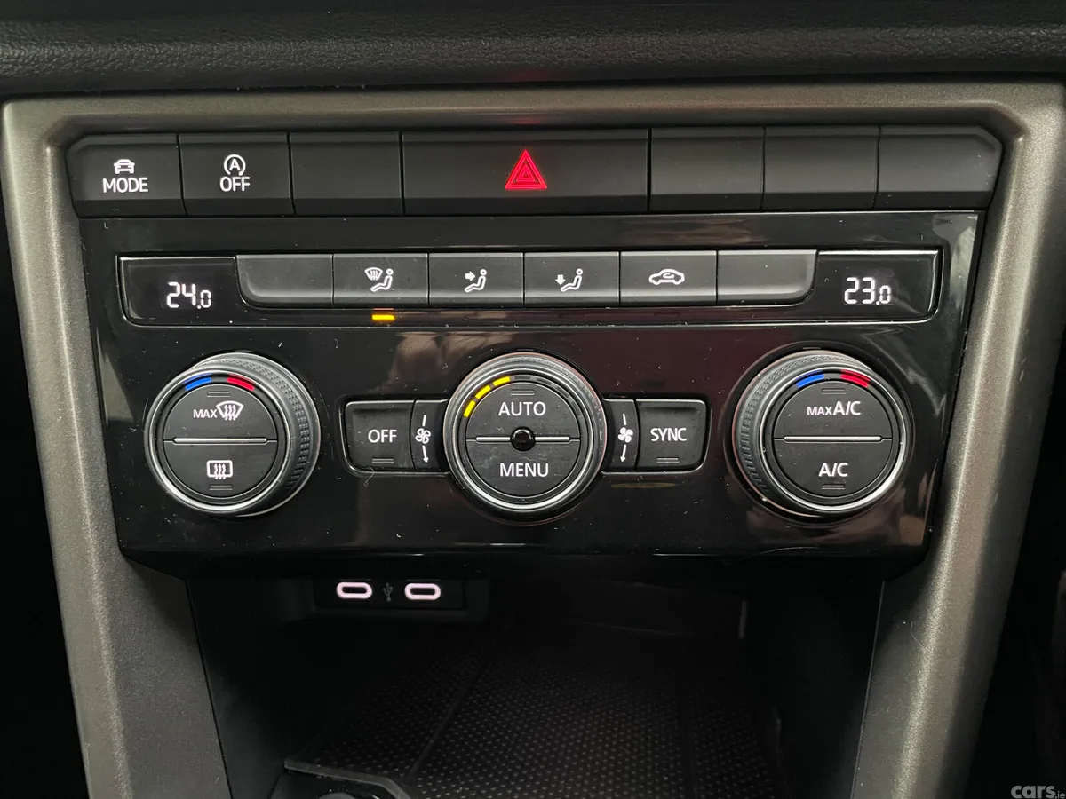 Volkswagen T-Roc Hatchback, Diesel, 2021, White