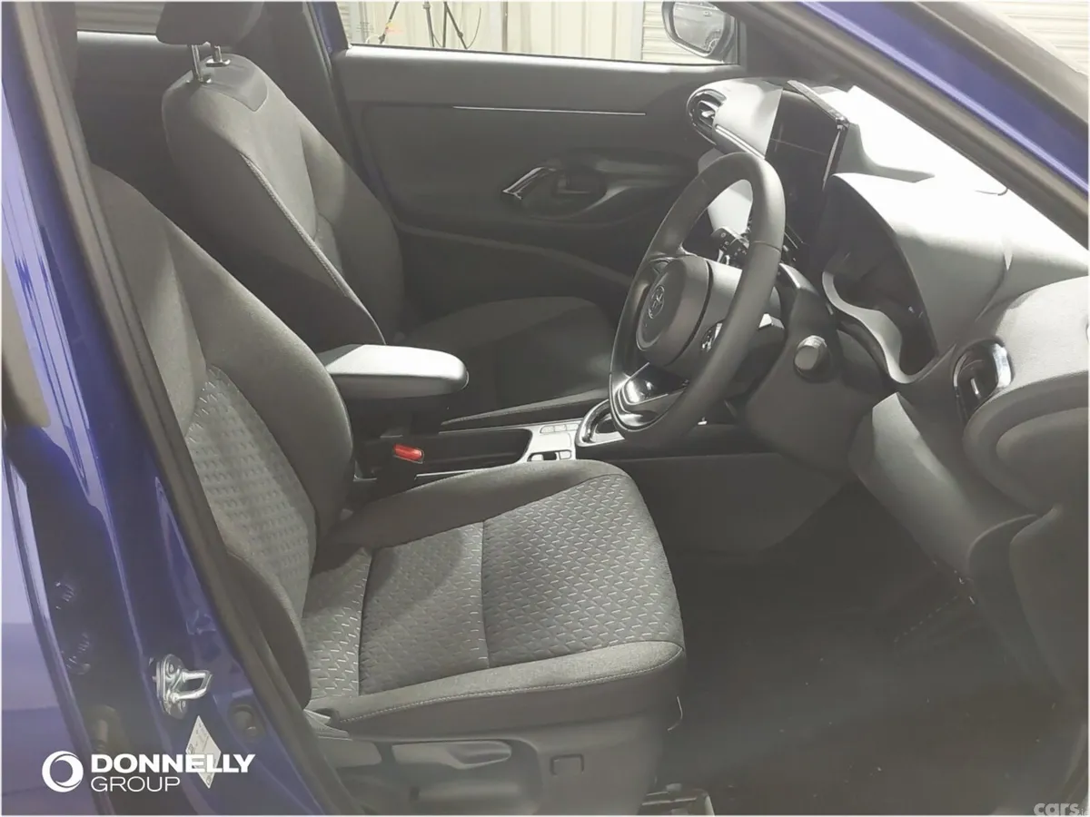 Toyota Yaris Cross Estate, Petrol Hybrid, 2026, Blue
