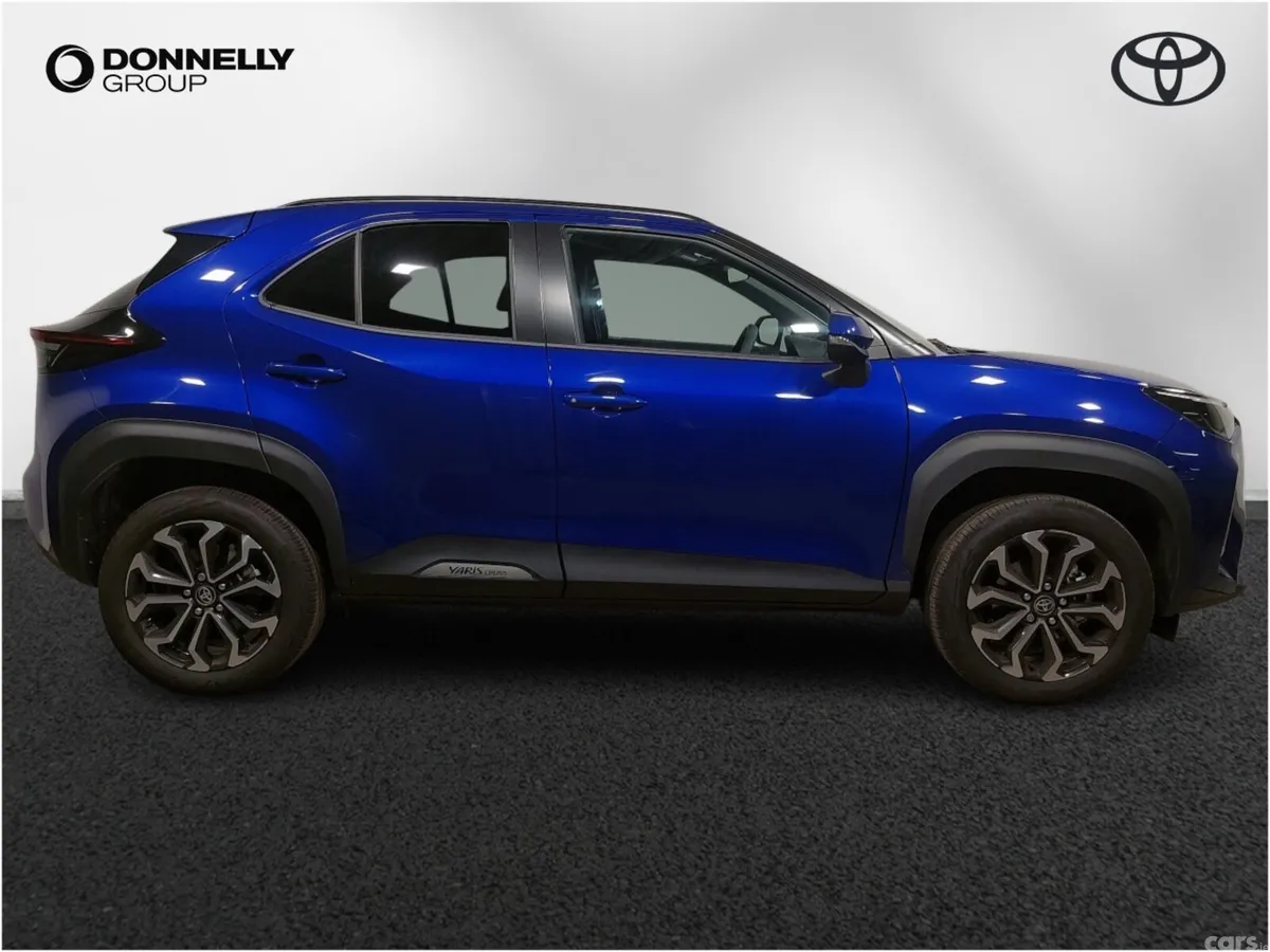 Toyota Yaris Cross Estate, Petrol Hybrid, 2026, Blue
