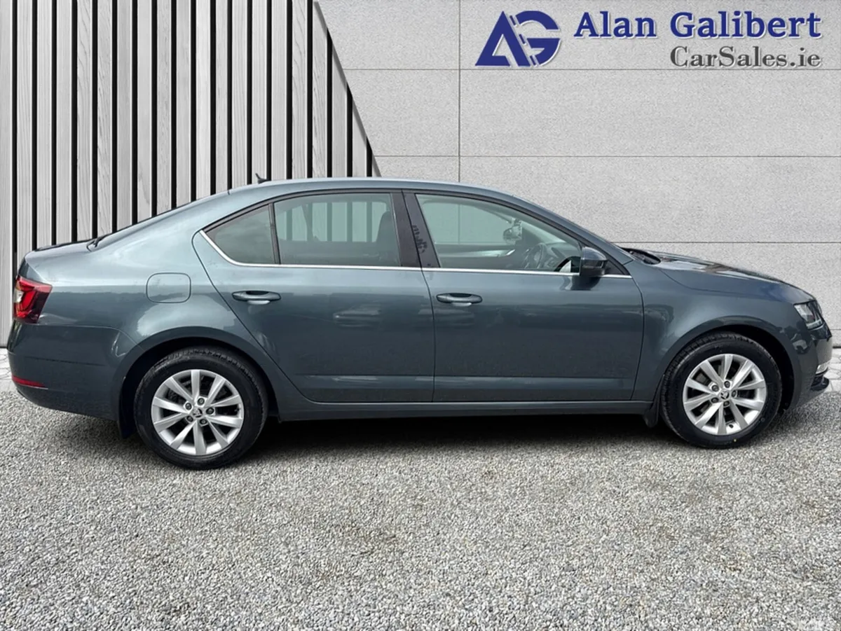 Skoda Octavia Hatchback, Petrol, 2020, Grey