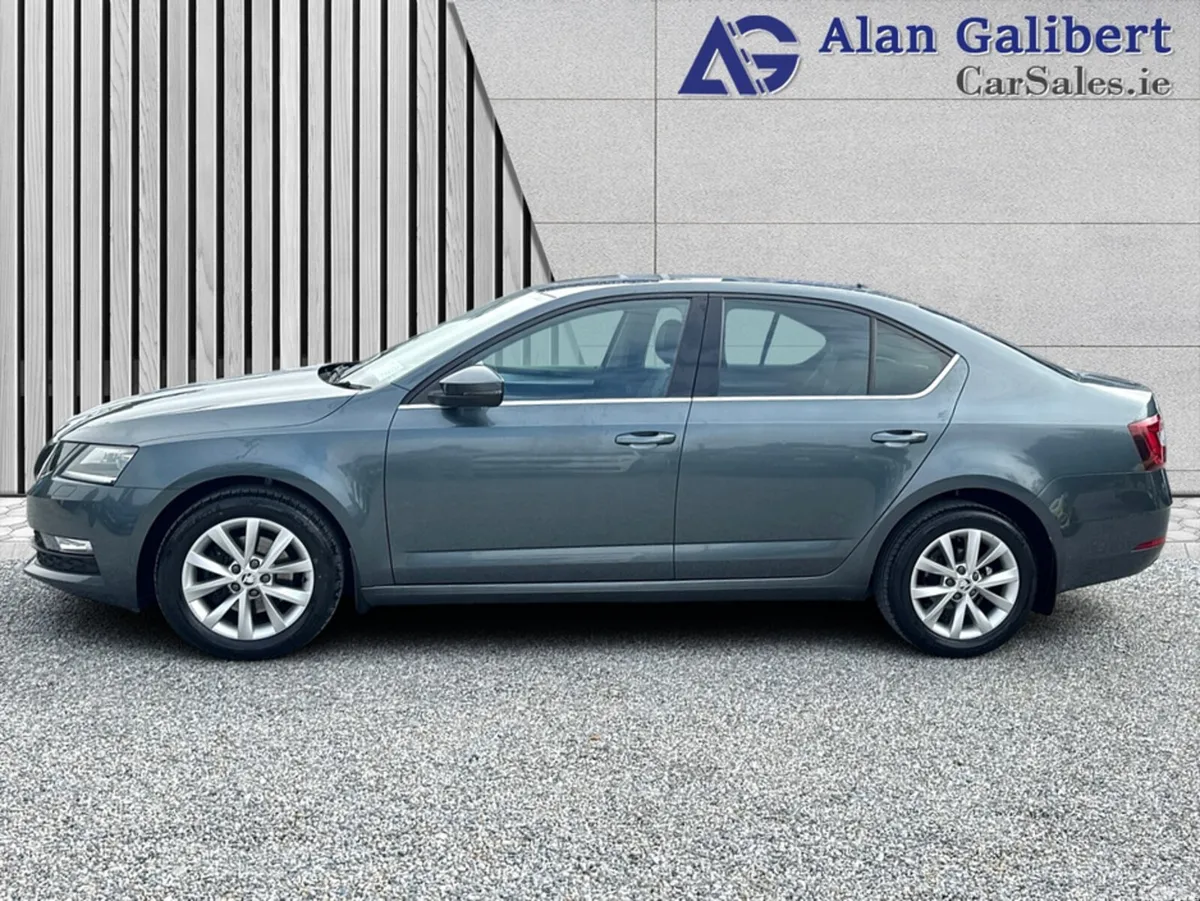 Skoda Octavia Hatchback, Petrol, 2020, Grey