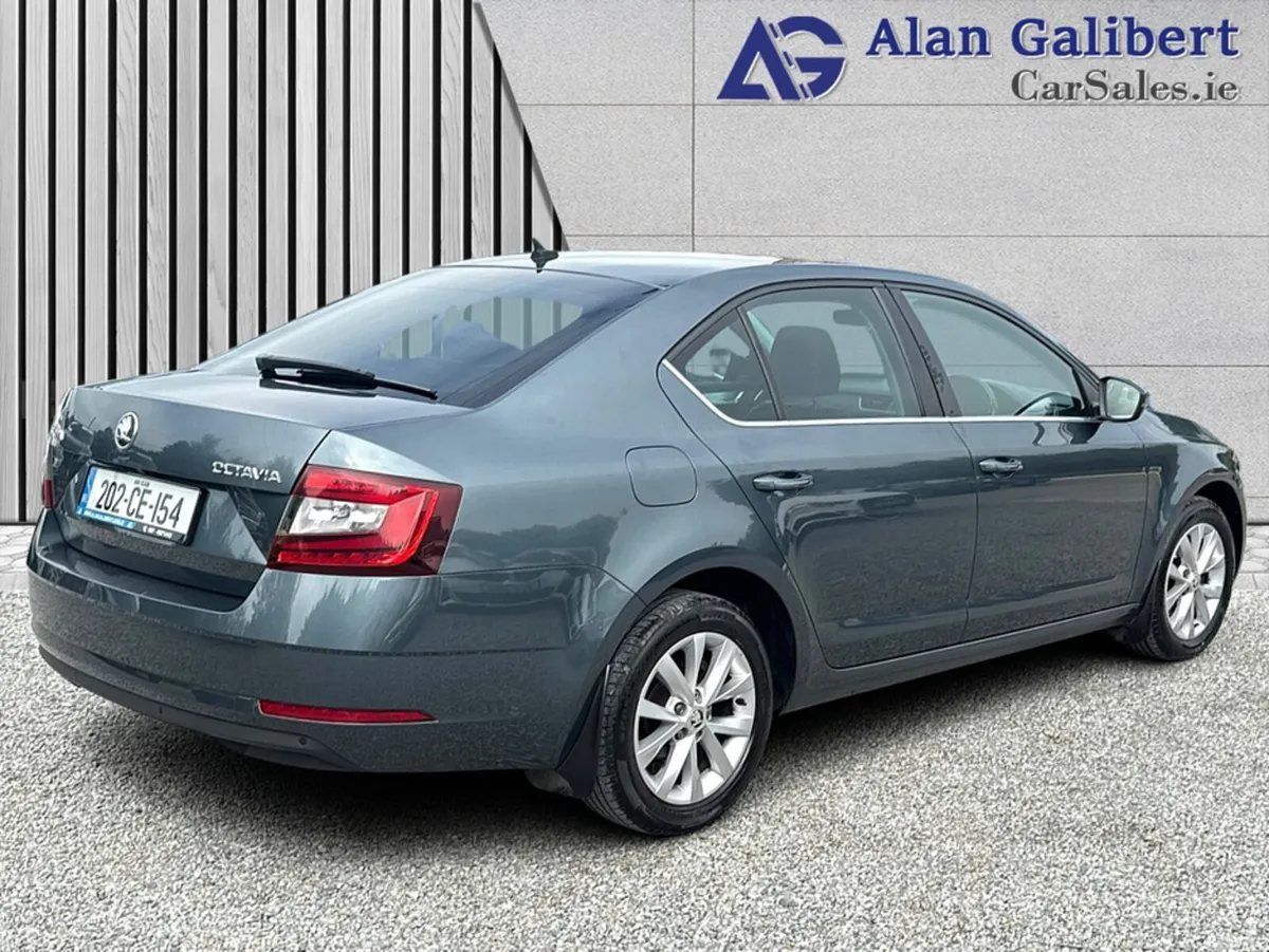 Skoda Octavia Hatchback, Petrol, 2020, Grey