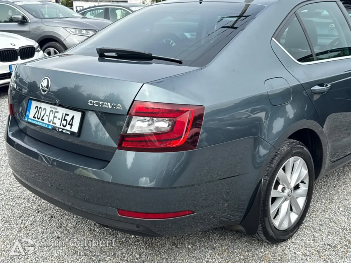 Skoda Octavia Hatchback, Petrol, 2020, Grey