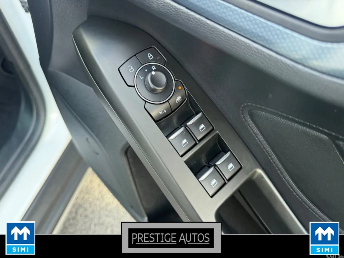 Ford Focus Hatchback, Petrol, 2021, White