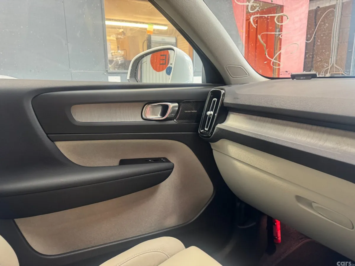Volvo XC40 SUV, Petrol, 2021, White