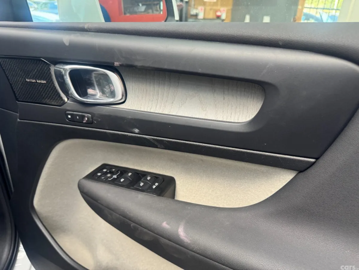 Volvo XC40 SUV, Petrol, 2021, White