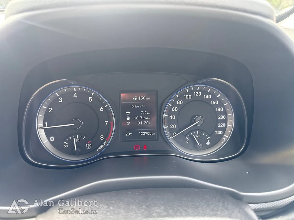 Hyundai KONA MPV, Petrol, 2018, Green