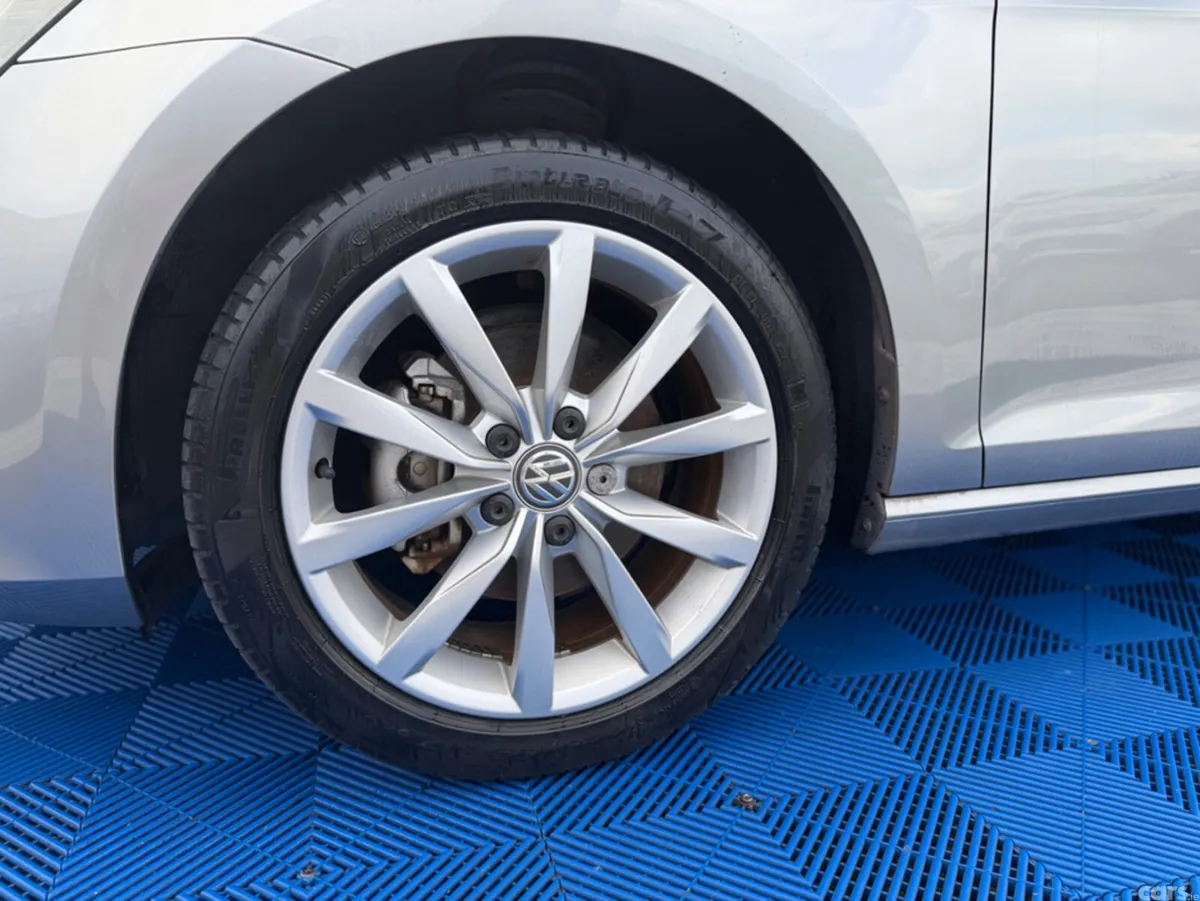 Volkswagen Golf Hatchback, Petrol, 2016, Silver