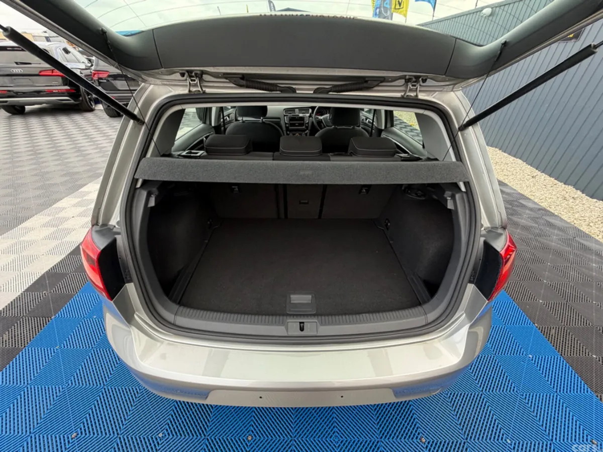 Volkswagen Golf Hatchback, Petrol, 2016, Silver
