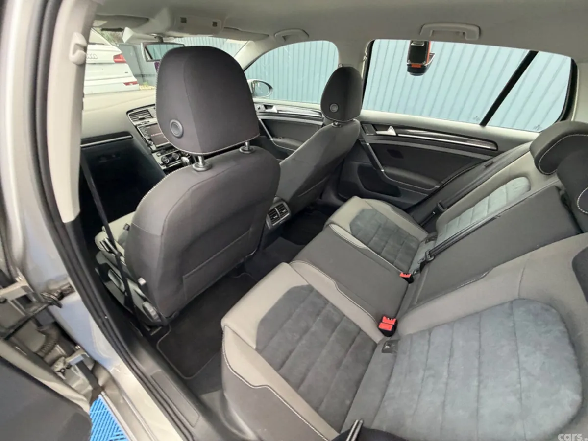 Volkswagen Golf Hatchback, Petrol, 2016, Silver