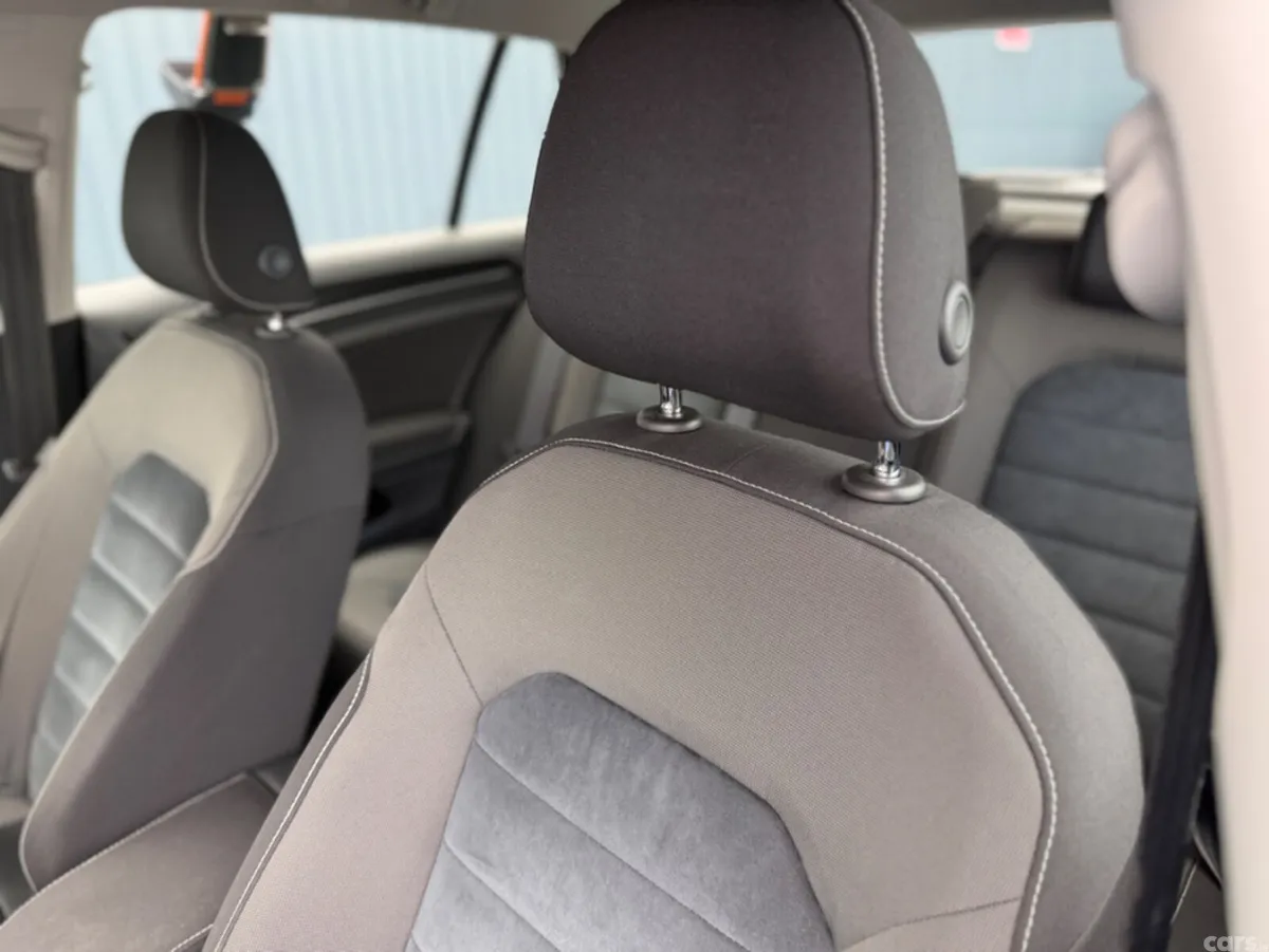 Volkswagen Golf Hatchback, Petrol, 2016, Silver