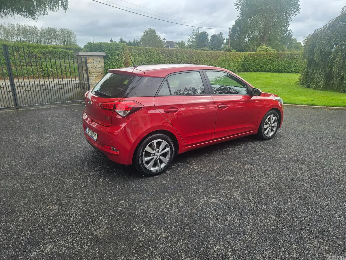 Hyundai i20 Hatchback, Petrol, 2016, Red