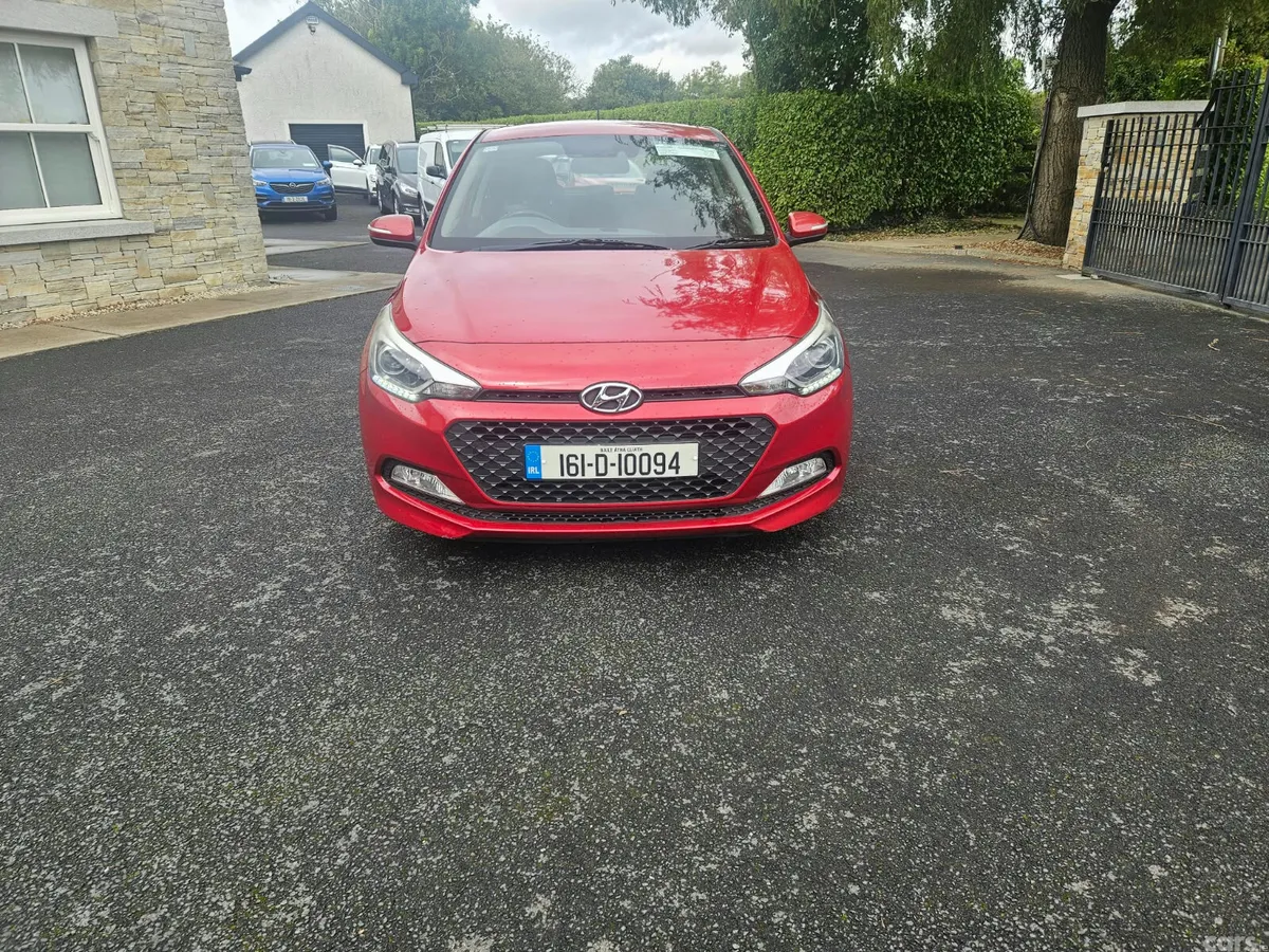 Hyundai i20 Hatchback, Petrol, 2016, Red