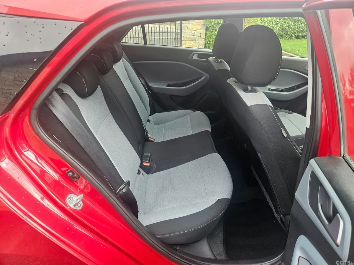Hyundai i20 Hatchback, Petrol, 2016, Red