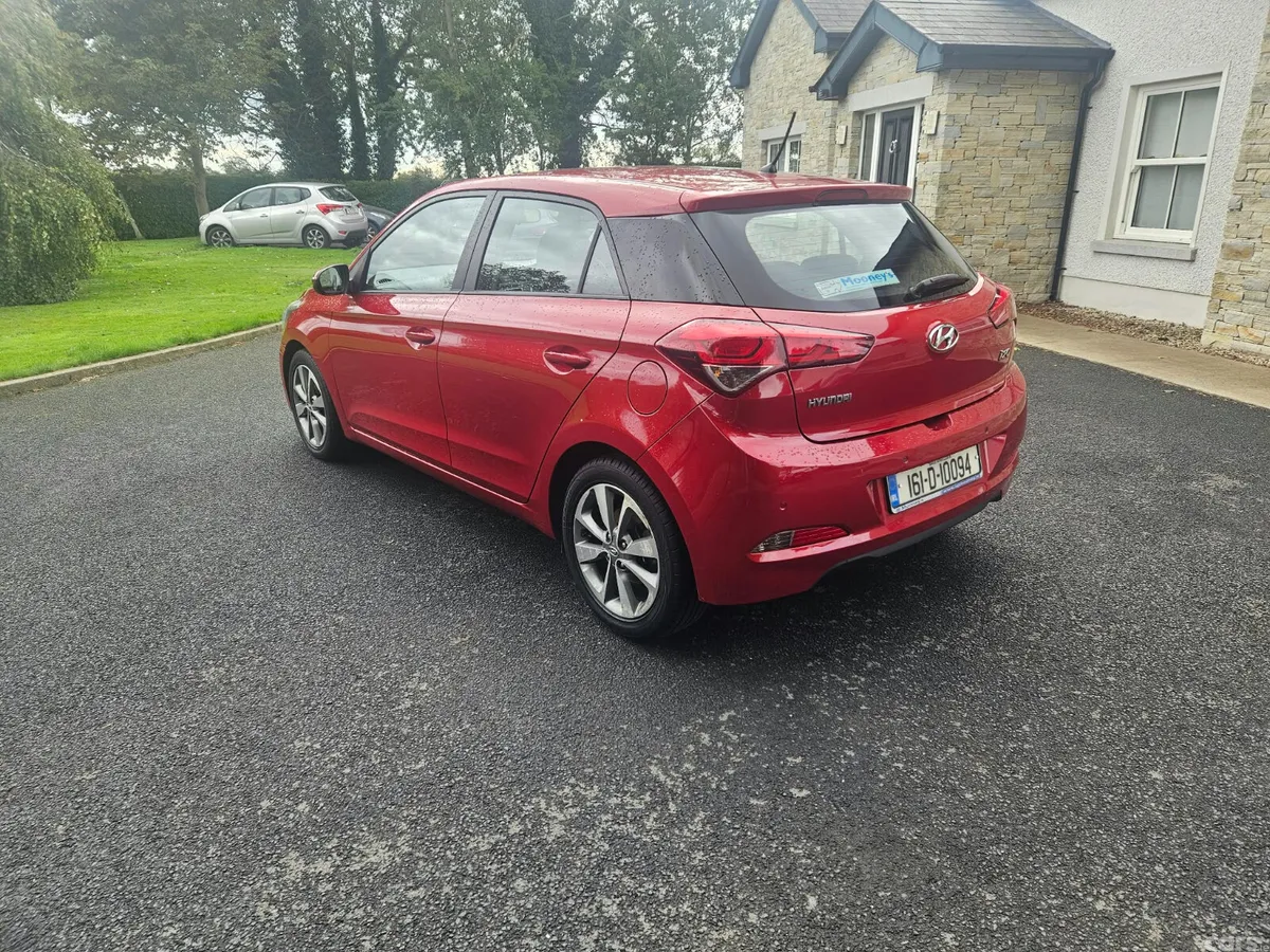 Hyundai i20 Hatchback, Petrol, 2016, Red