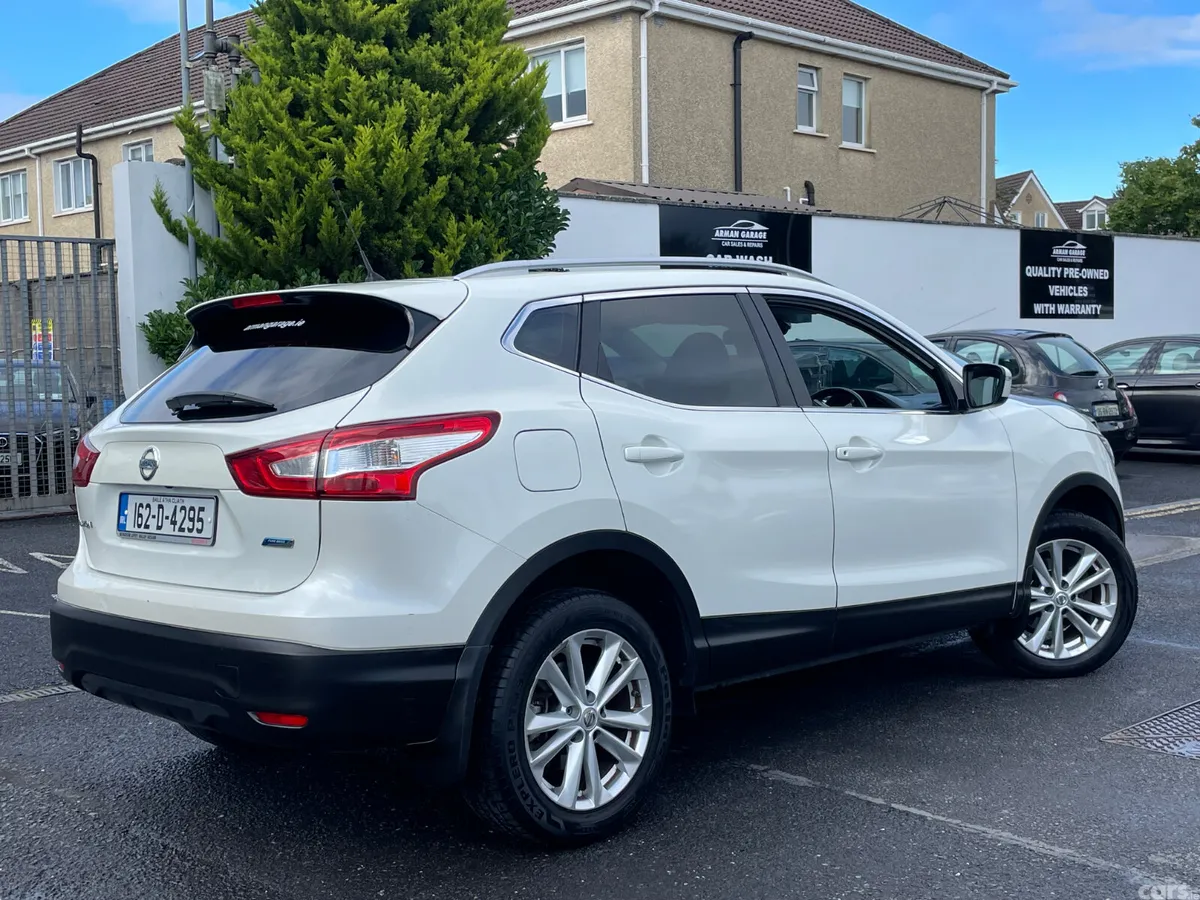 Nissan Qashqai Hatchback, Diesel, 2016, White