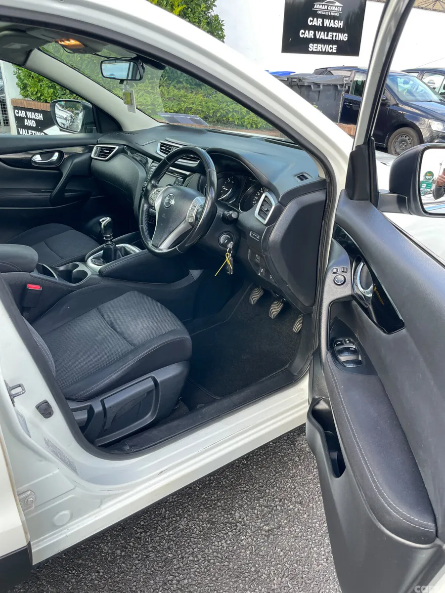 Nissan Qashqai Hatchback, Diesel, 2016, White
