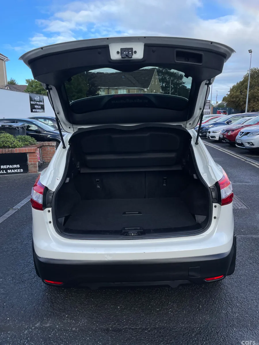 Nissan Qashqai Hatchback, Diesel, 2016, White