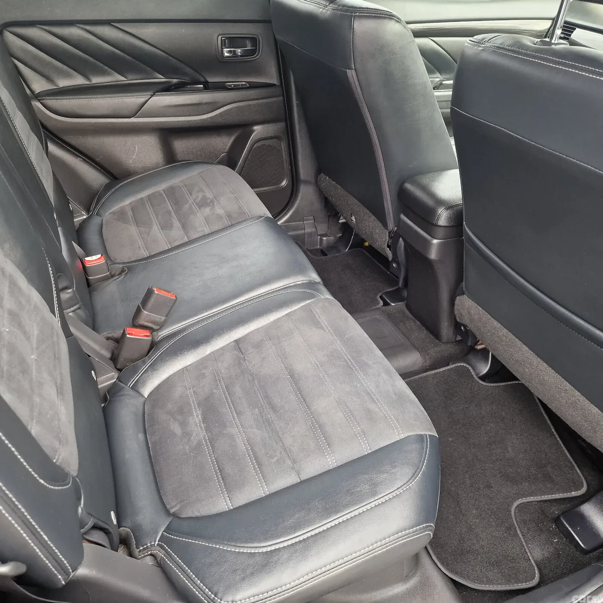 Mitsubishi Outlander SUV, Petrol Plug-in Hybrid, 2016, Black
