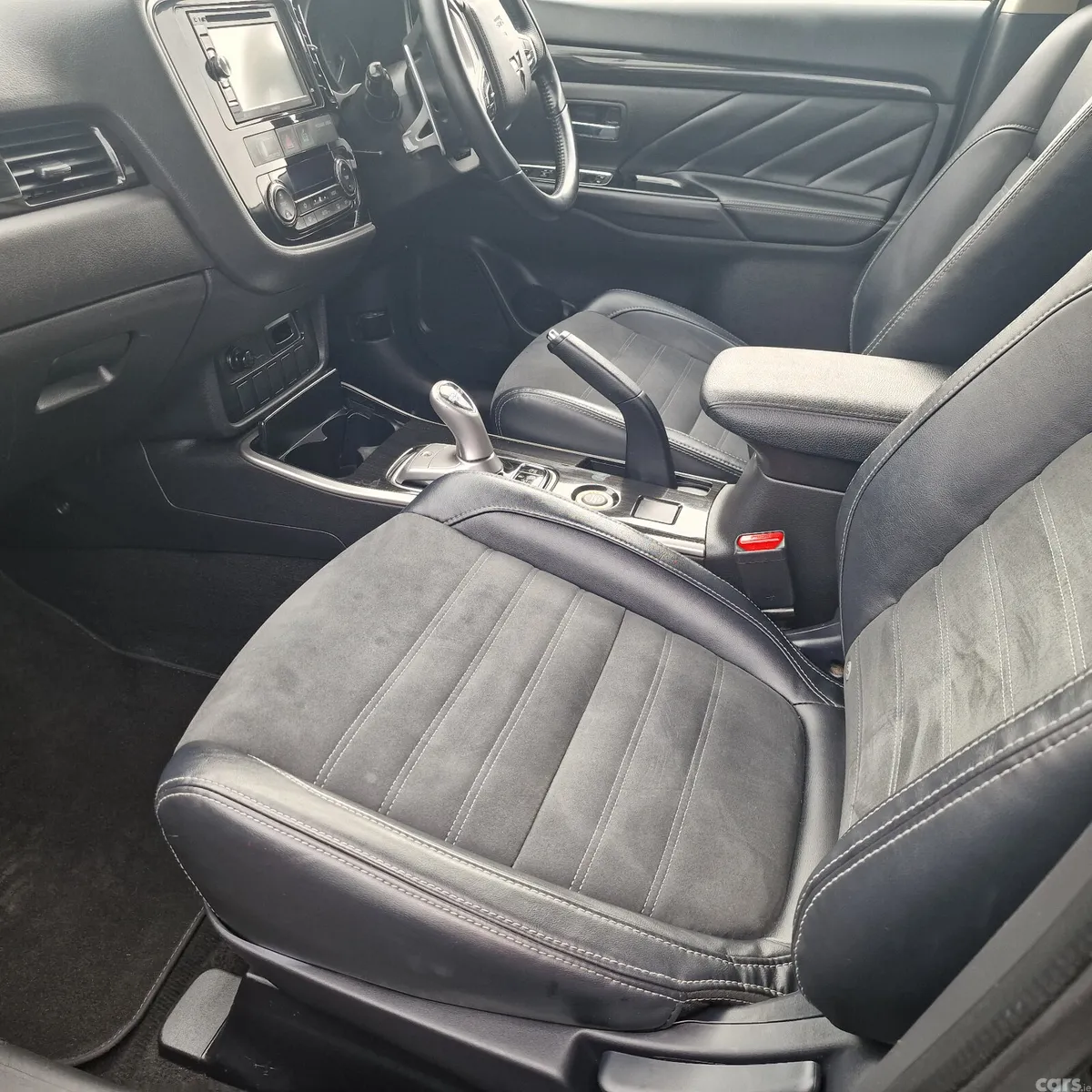 Mitsubishi Outlander SUV, Petrol Plug-in Hybrid, 2016, Black