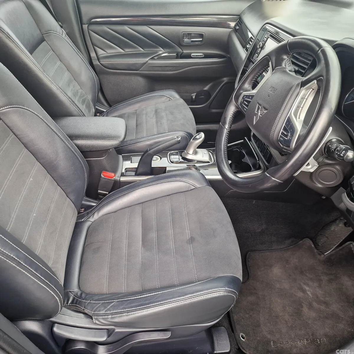 Mitsubishi Outlander SUV, Petrol Plug-in Hybrid, 2016, Black