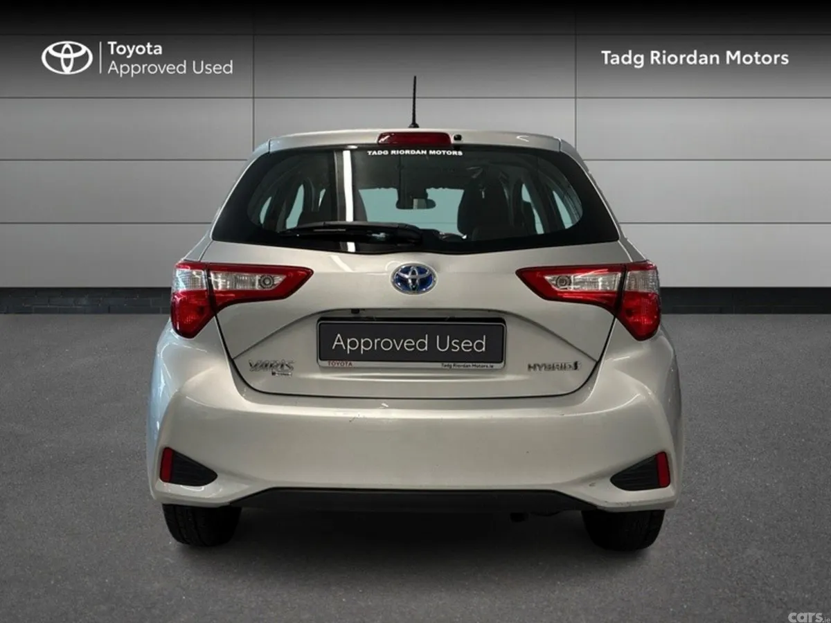 Toyota Yaris Hatchback, Petrol Hybrid, 2019, Silver
