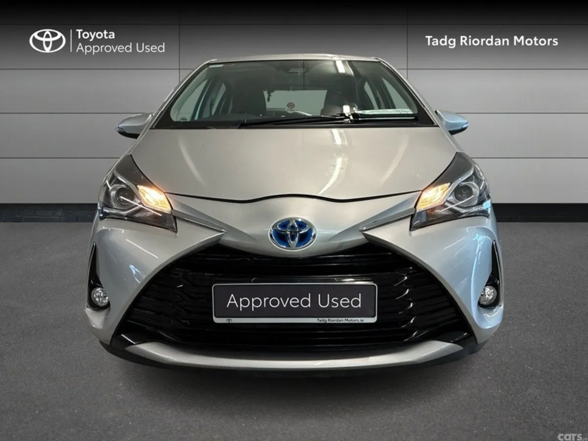 Toyota Yaris Hatchback, Petrol Hybrid, 2019, Silver