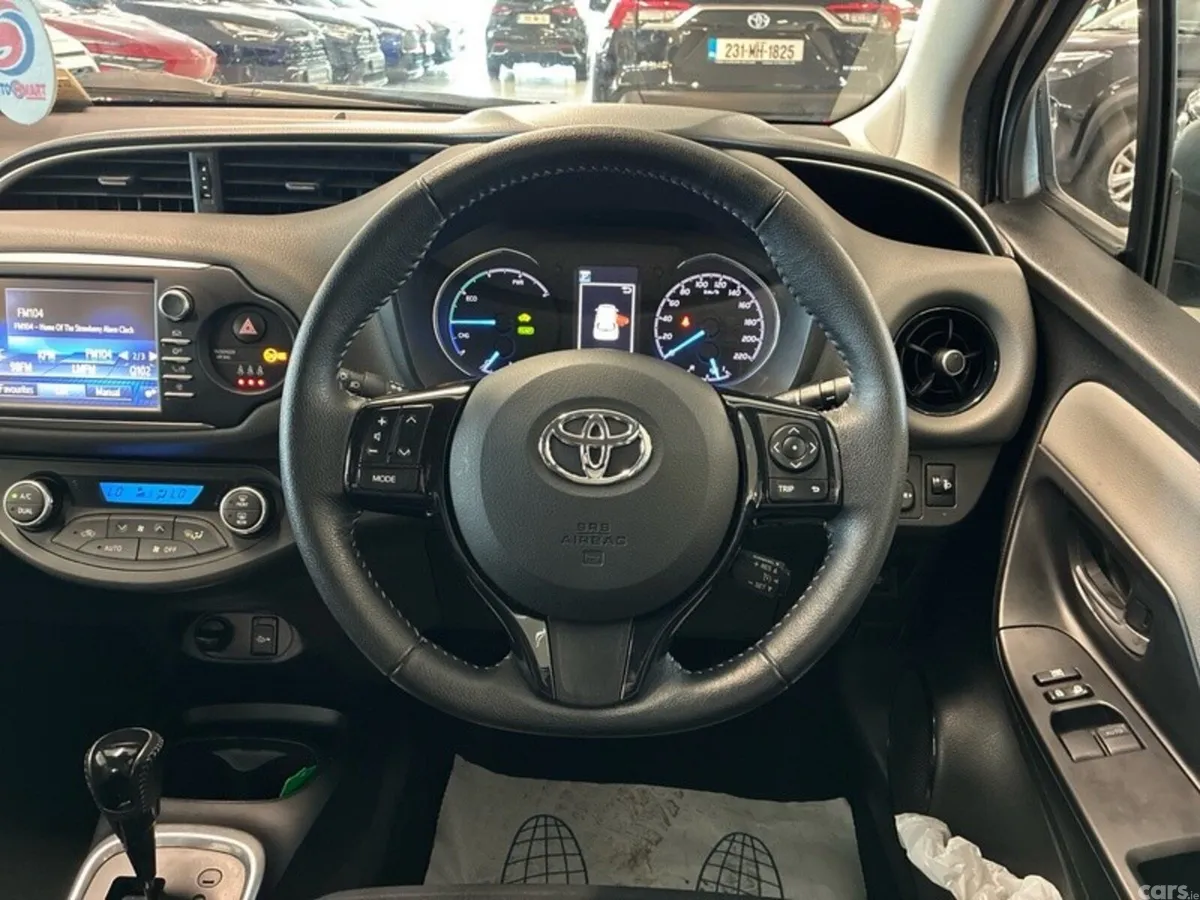 Toyota Yaris Hatchback, Petrol Hybrid, 2019, Silver