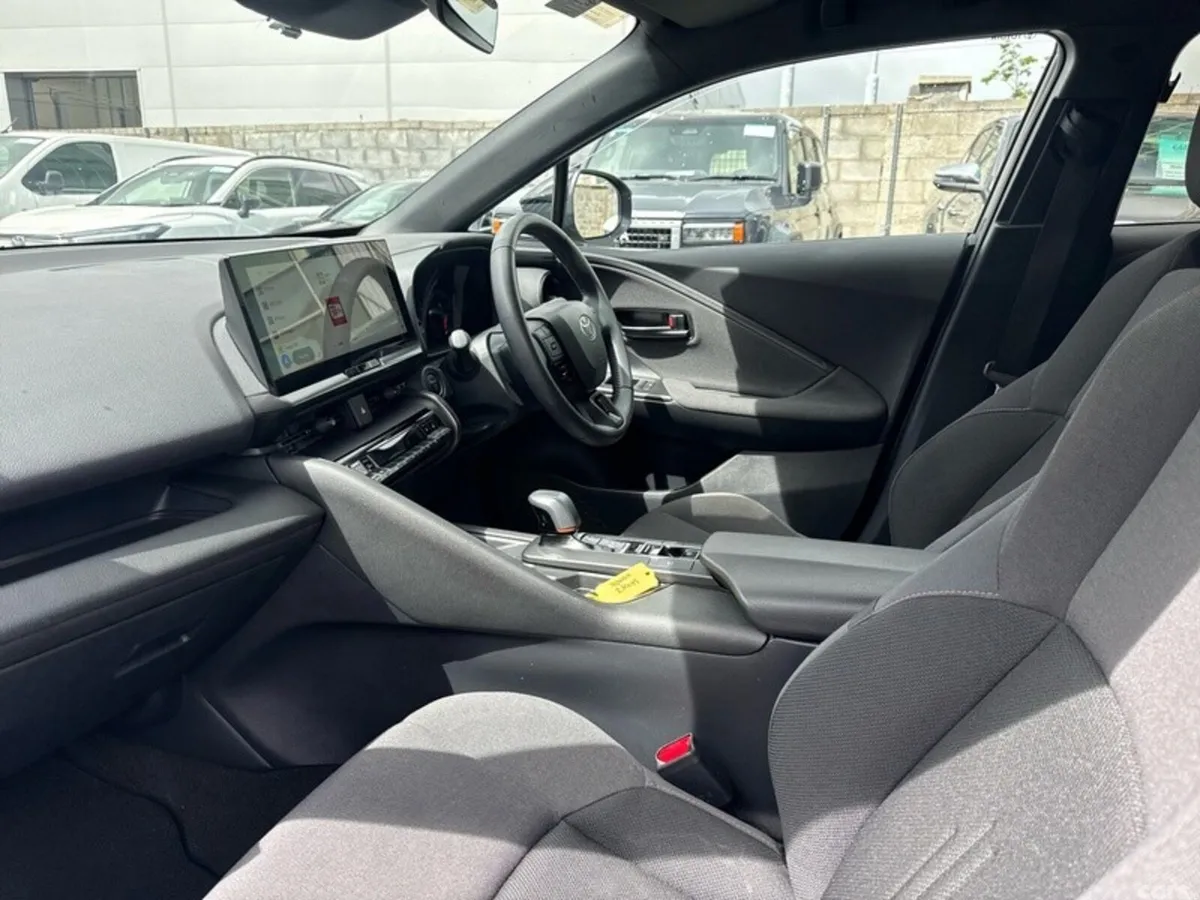 Toyota C-HR SUV, Petrol Hybrid, 2024, Silver