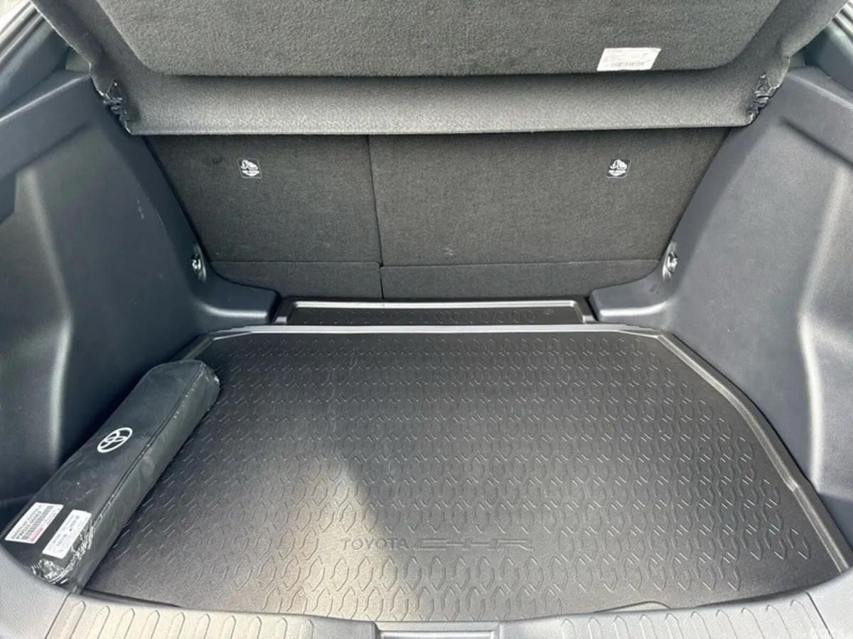 Toyota C-HR SUV, Petrol Hybrid, 2024, Silver