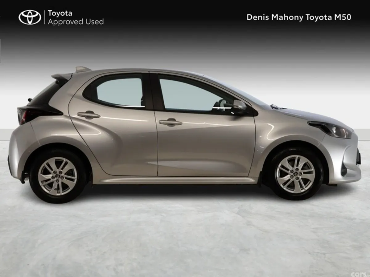 Toyota Yaris Hatchback, Petrol Hybrid, 2023, Silver