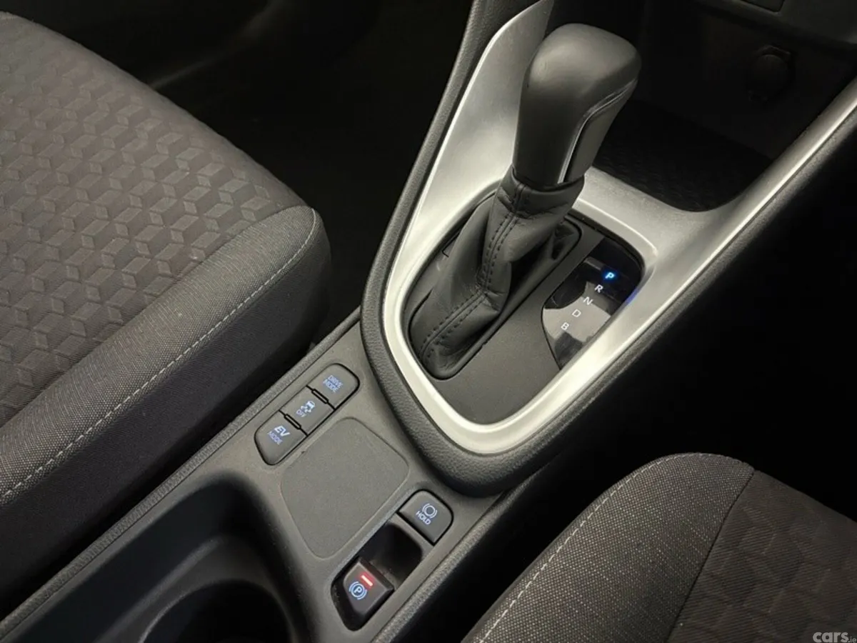 Toyota Yaris Hatchback, Petrol Hybrid, 2023, Silver