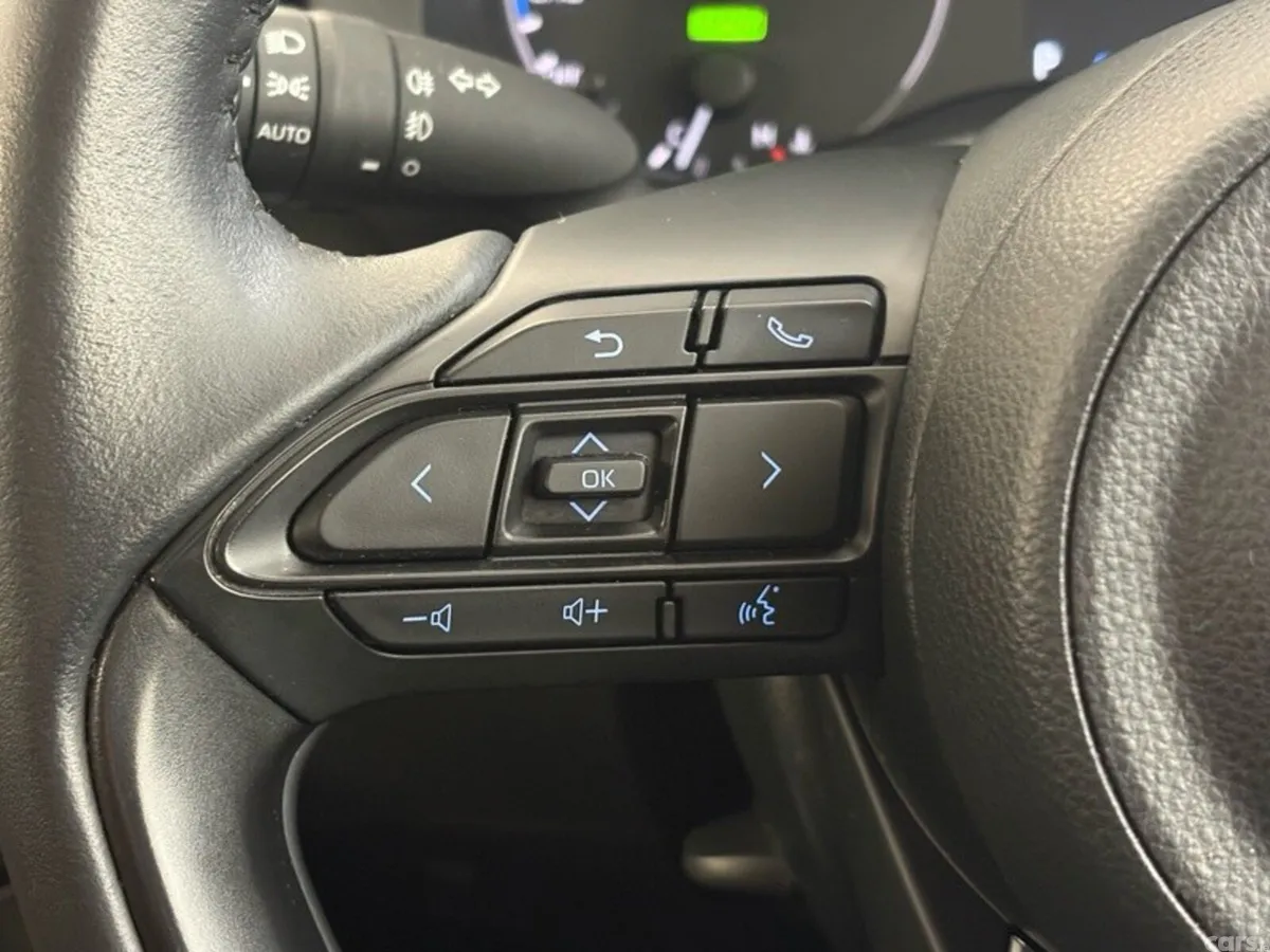 Toyota Yaris Hatchback, Petrol Hybrid, 2023, Silver