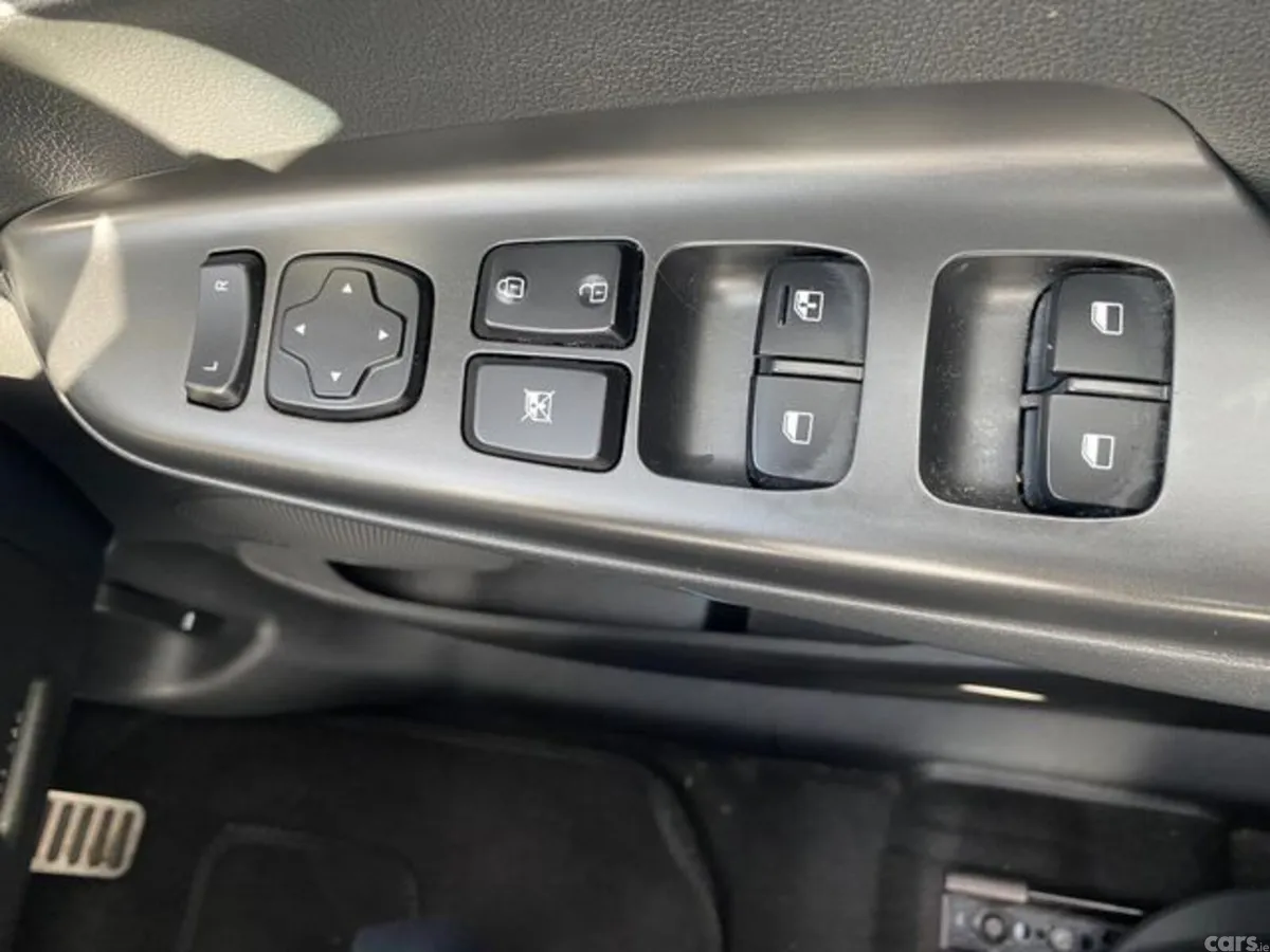 Hyundai KONA Hatchback, Electric, 2023, White